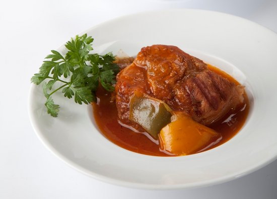 Ricetta con il vitello ricetta ossobuco al barbecue con cipolla dolce, peperone, carota e timo
