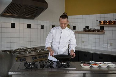 Prendere un wok.
