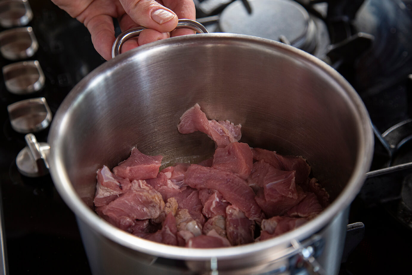 [Translate to Italiano:] bereiding-kalfsvlees-koken